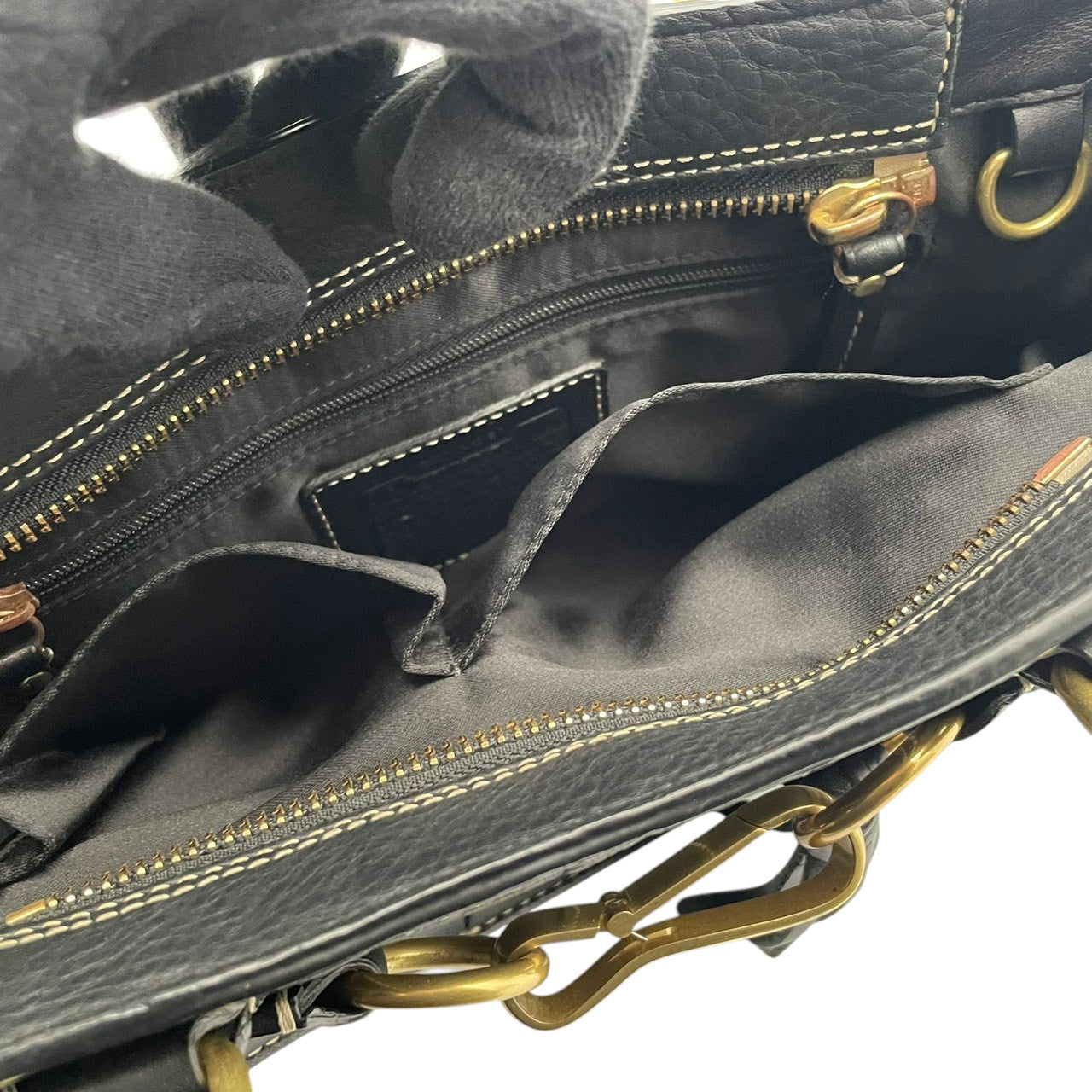 【美品】 コーチ COACH ハンドバッグ トートバッグ ハンプトンズ キャリーオール レザー ブラック 黒 ゴールド金具 タッセル チャーム付 肩掛け ワンショルダー 自立可 ビンテージ 鞄 通勤 お出かけ 普段使い 上品 レディース F10212 S57