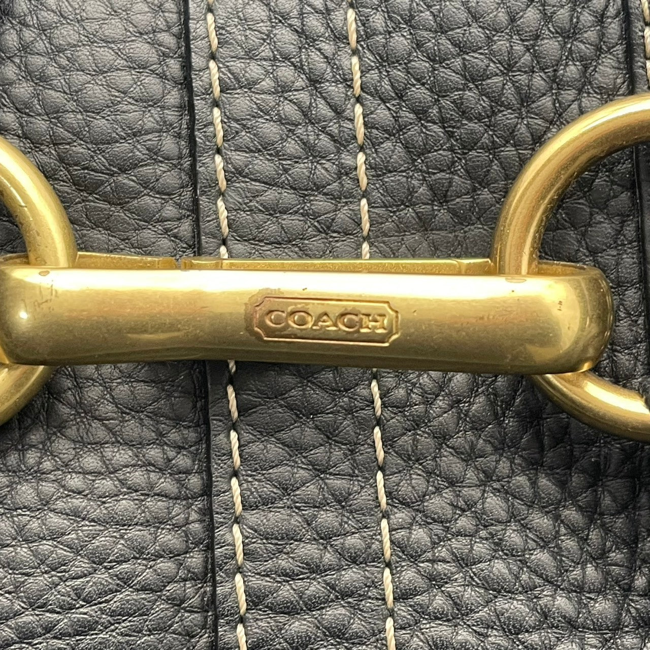【美品】 コーチ COACH ハンドバッグ トートバッグ ハンプトンズ キャリーオール レザー ブラック 黒 ゴールド金具 タッセル チャーム付 肩掛け ワンショルダー 自立可 ビンテージ 鞄 通勤 お出かけ 普段使い 上品 レディース F10212 S57