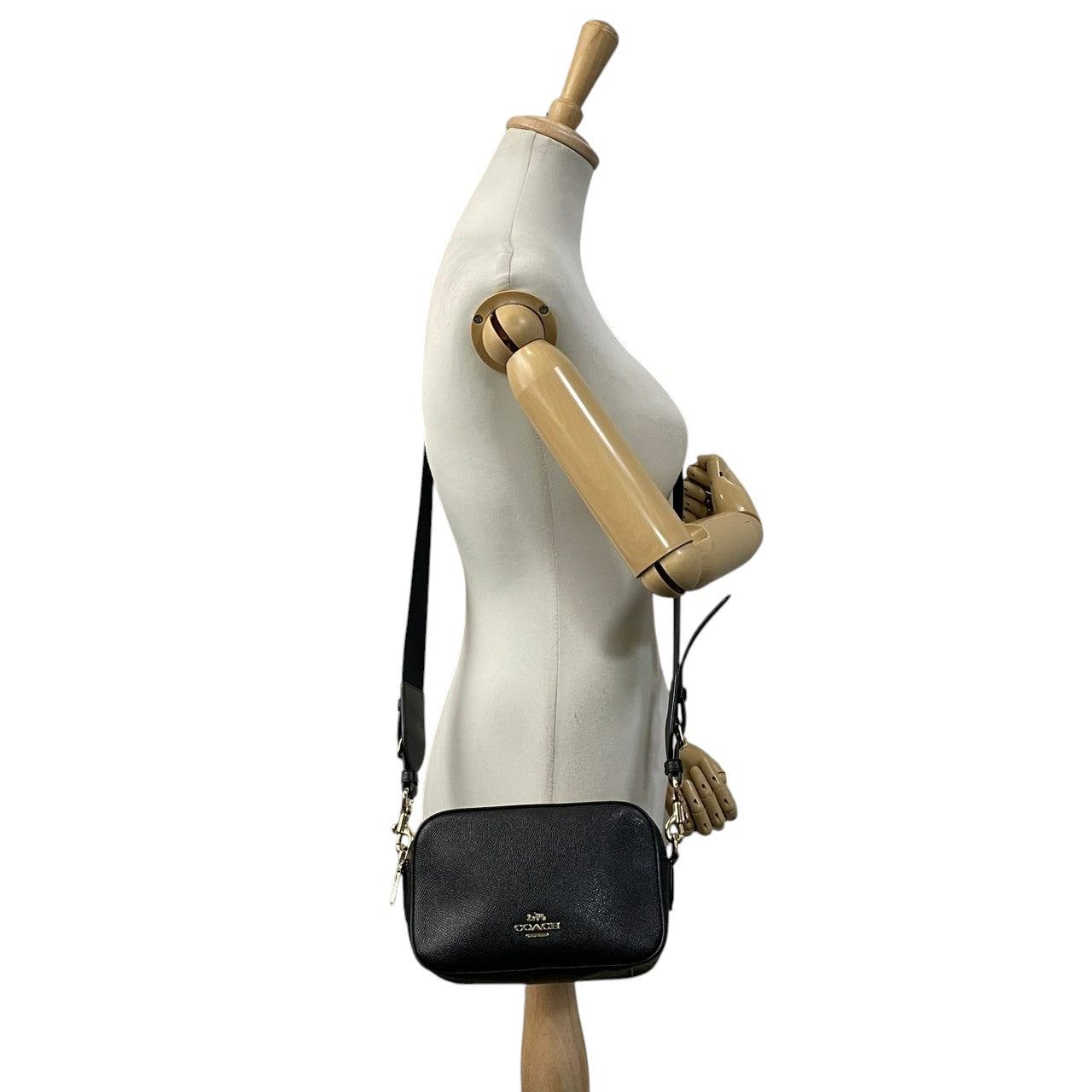 【美品】 コーチ COACH ショルダーバッグ カメラバッグ レザー 本革 ブラック 黒 ゴールド金具 斜め掛け可 肩掛け クロスボディ カジュアル エレガント ビンテージ 鞄 レディース ポシェット コンパクト お出かけ 定番 人気 S57