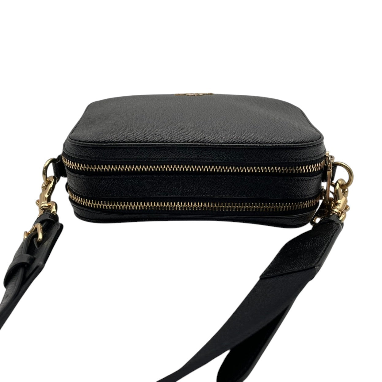 【美品】 コーチ COACH ショルダーバッグ カメラバッグ レザー 本革 ブラック 黒 ゴールド金具 斜め掛け可 肩掛け クロスボディ カジュアル エレガント ビンテージ 鞄 レディース ポシェット コンパクト お出かけ 定番 人気 S57