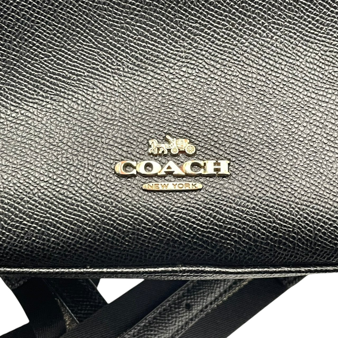 【美品】 コーチ COACH ショルダーバッグ カメラバッグ レザー 本革 ブラック 黒 ゴールド金具 斜め掛け可 肩掛け クロスボディ カジュアル エレガント ビンテージ 鞄 レディース ポシェット コンパクト お出かけ 定番 人気 S57