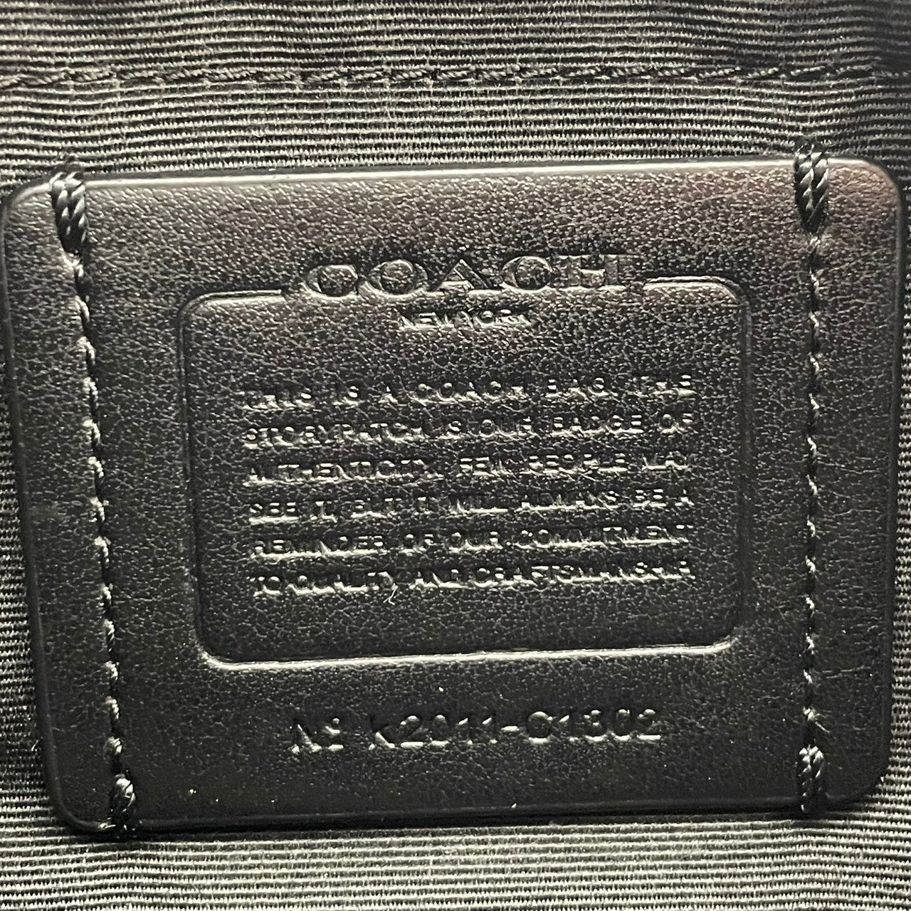 【美品】 コーチ COACH ショルダーバッグ カメラバッグ レザー 本革 ブラック 黒 ゴールド金具 斜め掛け可 肩掛け クロスボディ カジュアル エレガント ビンテージ 鞄 レディース ポシェット コンパクト お出かけ 定番 人気 S57