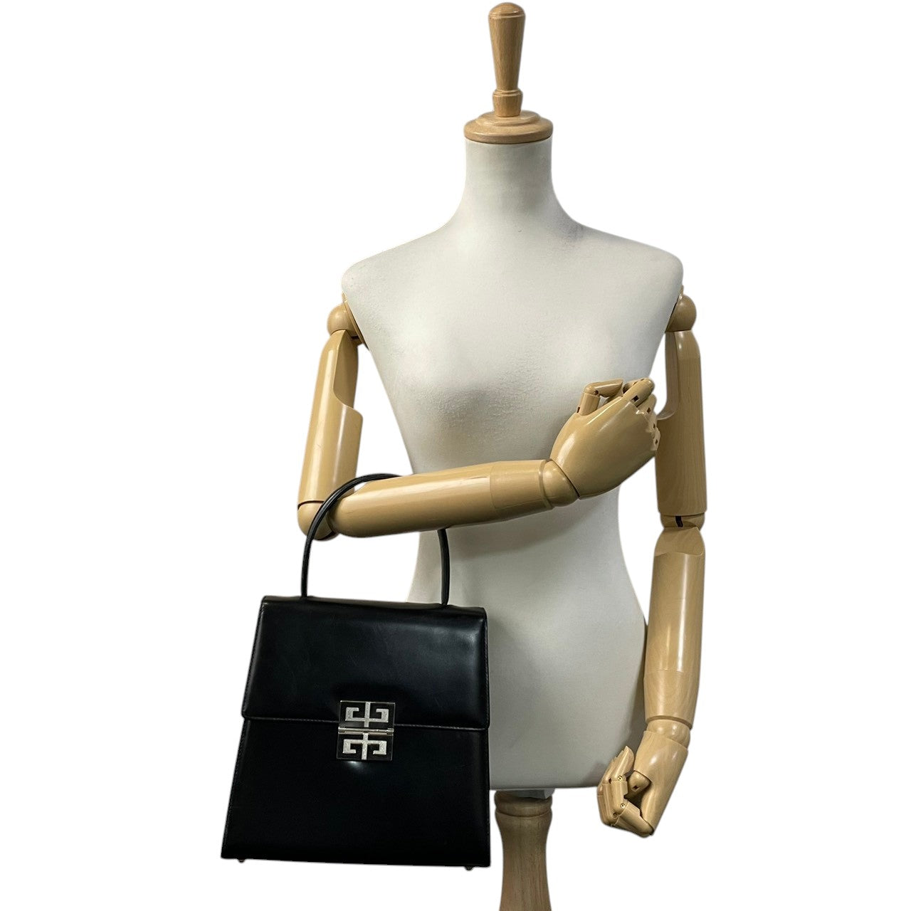 【良品】 ジバンシー GIVENCHY 2WAY ハンドバッグ ショルダーバッグ レザー 本革 ブラック 黒 ゴールド金具 ロゴプレート 斜め掛け可 肩掛け 自立可 ビンテージ クラシック エレガントレディース お出かけ デイリー 冠婚葬祭 人気 S58