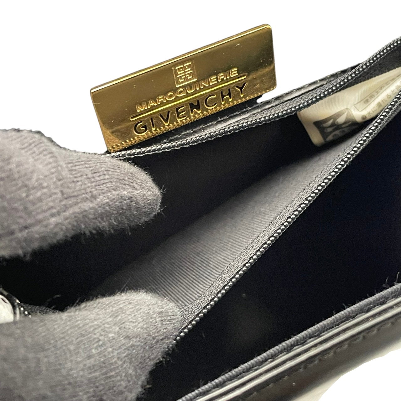 【良品】 ジバンシー GIVENCHY 2WAY ハンドバッグ ショルダーバッグ レザー 本革 ブラック 黒 ゴールド金具 ロゴプレート 斜め掛け可 肩掛け 自立可 ビンテージ クラシック エレガントレディース お出かけ デイリー 冠婚葬祭 人気 S58