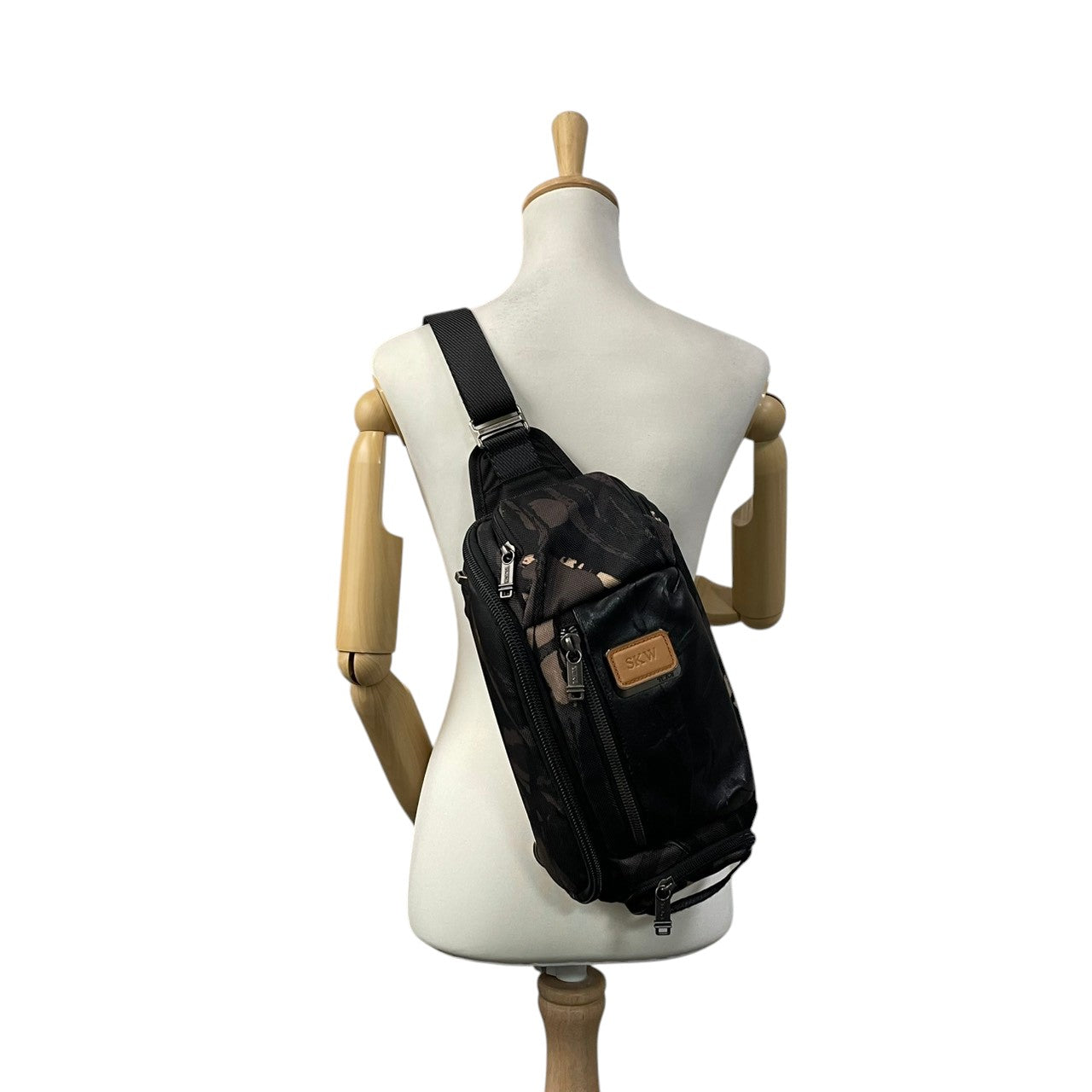 【美品】トゥミ TUMI ボディバッグ スリングバッグ ウエストバッグ アルファブラボー 迷彩 カモフラ バリスティックナイロン レザー グレー ブラック 斜め掛け可 ビンテージ クラシック エレガント メンズ 通勤 通学 旅行 レジャー 多機能 S58