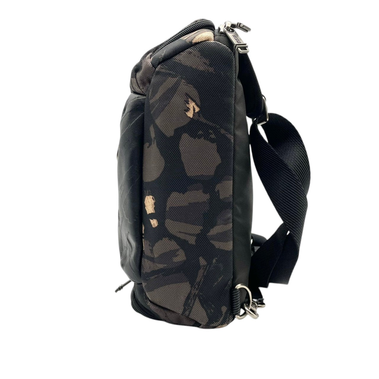 【美品】トゥミ TUMI ボディバッグ スリングバッグ ウエストバッグ アルファブラボー 迷彩 カモフラ バリスティックナイロン レザー グレー ブラック 斜め掛け可 ビンテージ クラシック エレガント メンズ 通勤 通学 旅行 レジャー 多機能 S58