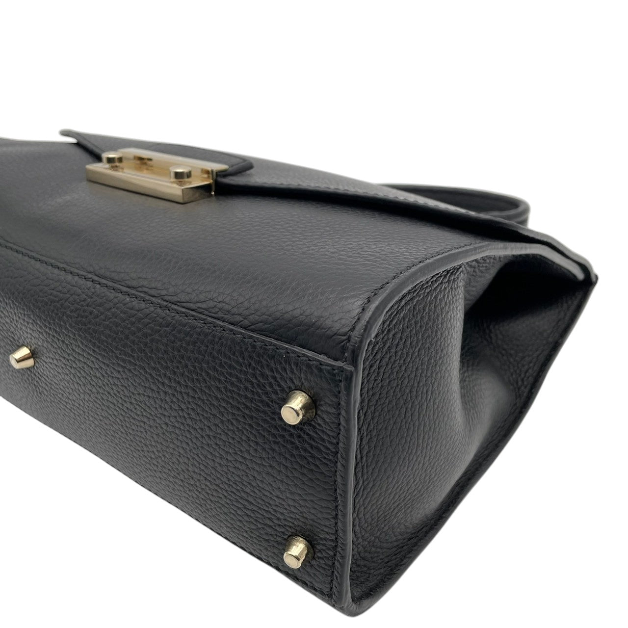 【美品】フルラ FURLA ハンドバッグ ショルダーバッグ 2WAY 本革 レザー ブラック 黒 ゴールド金具 自立可 エレガント ビンテージ クラシック 上品 高級感 通勤 通学 お出かけ 冠婚葬祭 フォーマル 人気 定番 S66