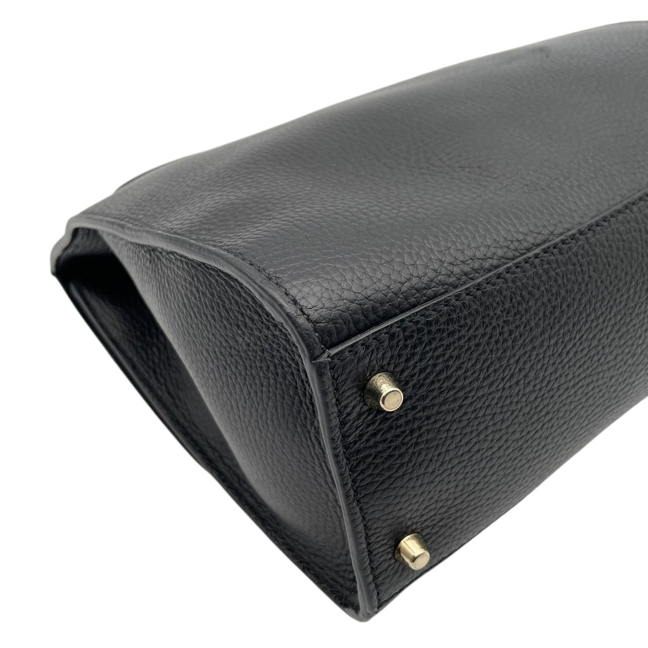 【美品】フルラ FURLA ハンドバッグ ショルダーバッグ 2WAY 本革 レザー ブラック 黒 ゴールド金具 自立可 エレガント ビンテージ クラシック 上品 高級感 通勤 通学 お出かけ 冠婚葬祭 フォーマル 人気 定番 S66