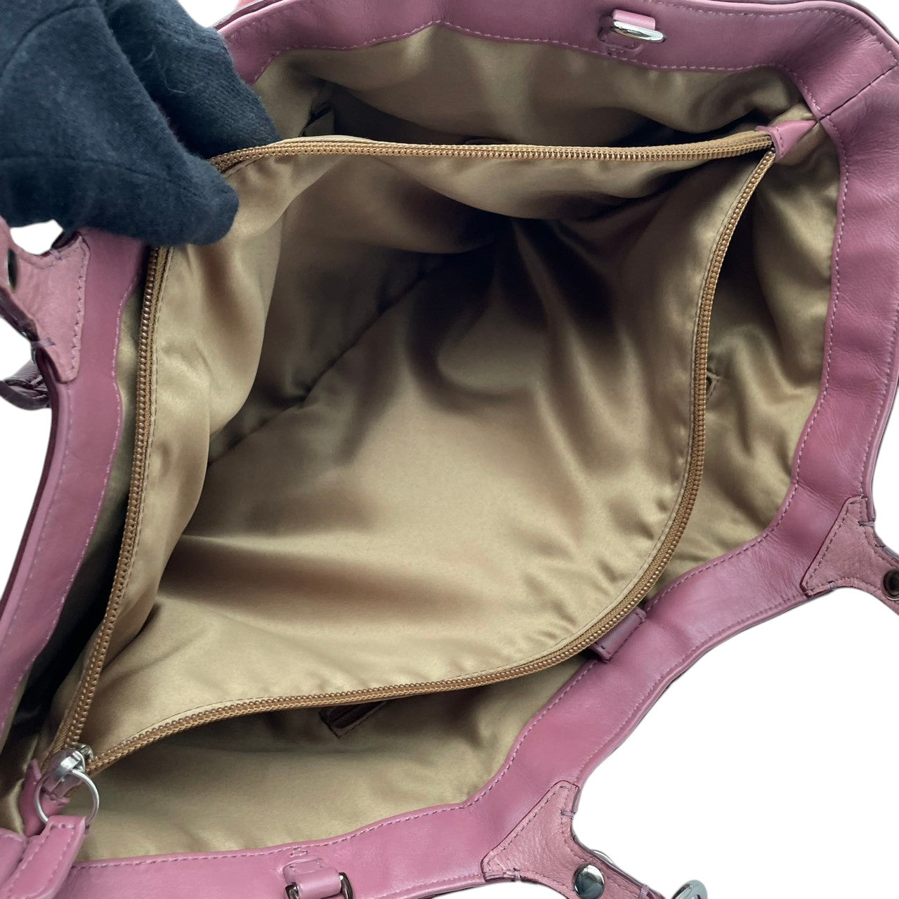 【良品】コーチ COACH トートバッグ ショルダーバッグ 肩掛け ワンショルダー A4収納可 大容量 本革 レザー ピンク 桃色 ゴールド金具 ロゴ チャーム ビンテージ クラシック エレガント 上品 通勤 通学 お出かけ レジャー 収納力抜群 S66