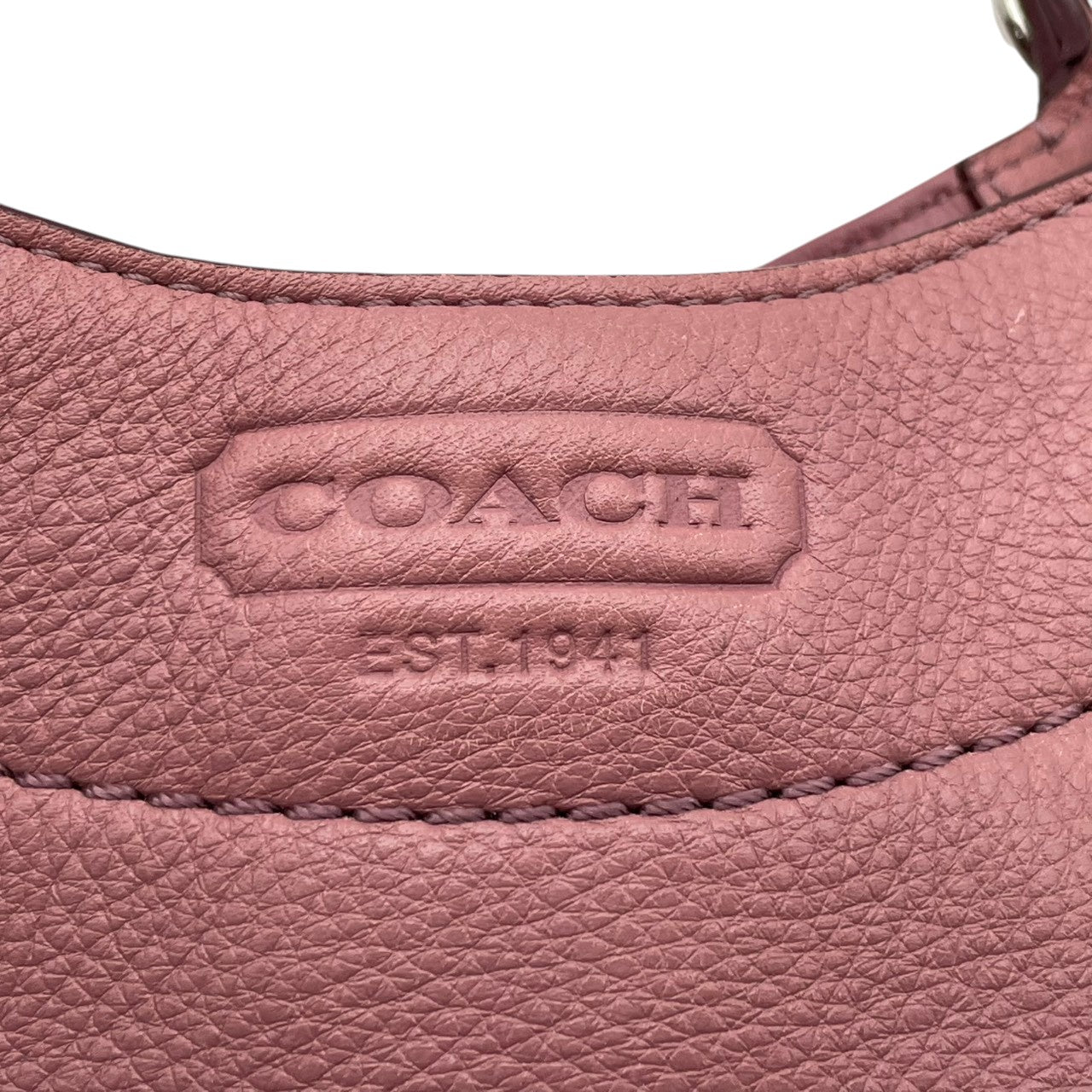 【良品】コーチ COACH トートバッグ ショルダーバッグ 肩掛け ワンショルダー A4収納可 大容量 本革 レザー ピンク 桃色 ゴールド金具 ロゴ チャーム ビンテージ クラシック エレガント 上品 通勤 通学 お出かけ レジャー 収納力抜群 S66