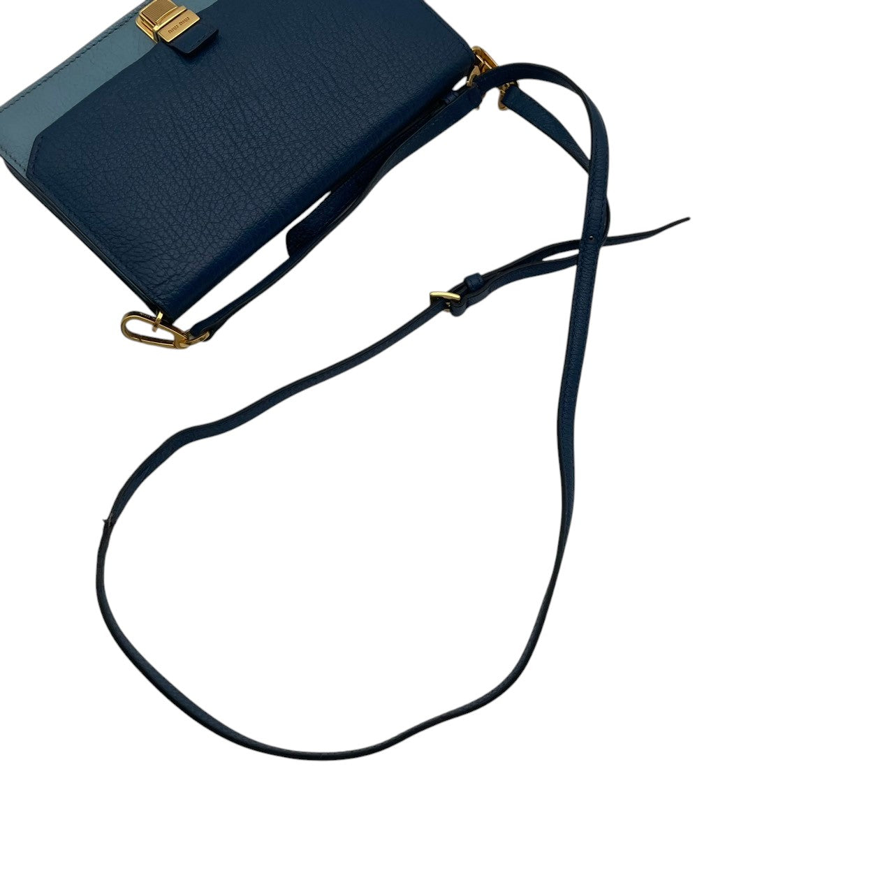 ミュウミュウ Miu Miu ショルダーバッグ ミニバッグ ポシェット レザー 本革 ブルー 青 水色 ライトブルー 斜め掛け可 肩掛け ゴールド金具 ロゴ エレガント クラシック ヴィンテージ風 カジュアル おしゃれ 鞄 レディース 通勤 お出かけ S68