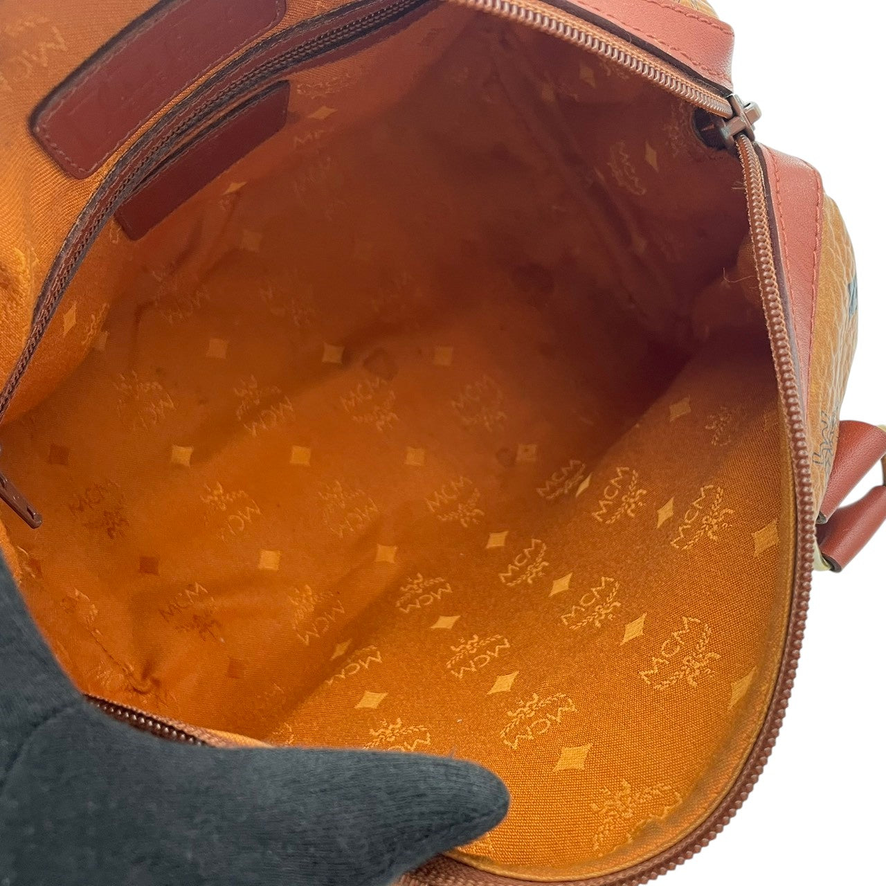 【美品】エムシーエム MCM ハンドバッグ ミニボストンバッグ ヴィセトス モノグラム レザー 本革 ブラウン コニャック ゴールド金具 ロゴ ヴィンテージ ビンテージ クラシック エレガント 希少 レア 自立可 鞄 カバン レディース お出かけ S68