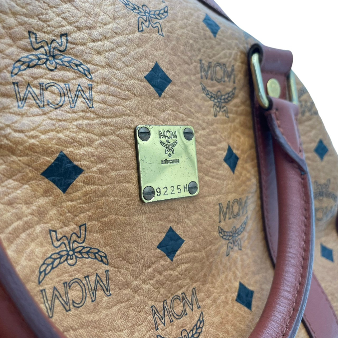 【美品】エムシーエム MCM ハンドバッグ ミニボストンバッグ ヴィセトス モノグラム レザー 本革 ブラウン コニャック ゴールド金具 ロゴ ヴィンテージ ビンテージ クラシック エレガント 希少 レア 自立可 鞄 カバン レディース お出かけ S68