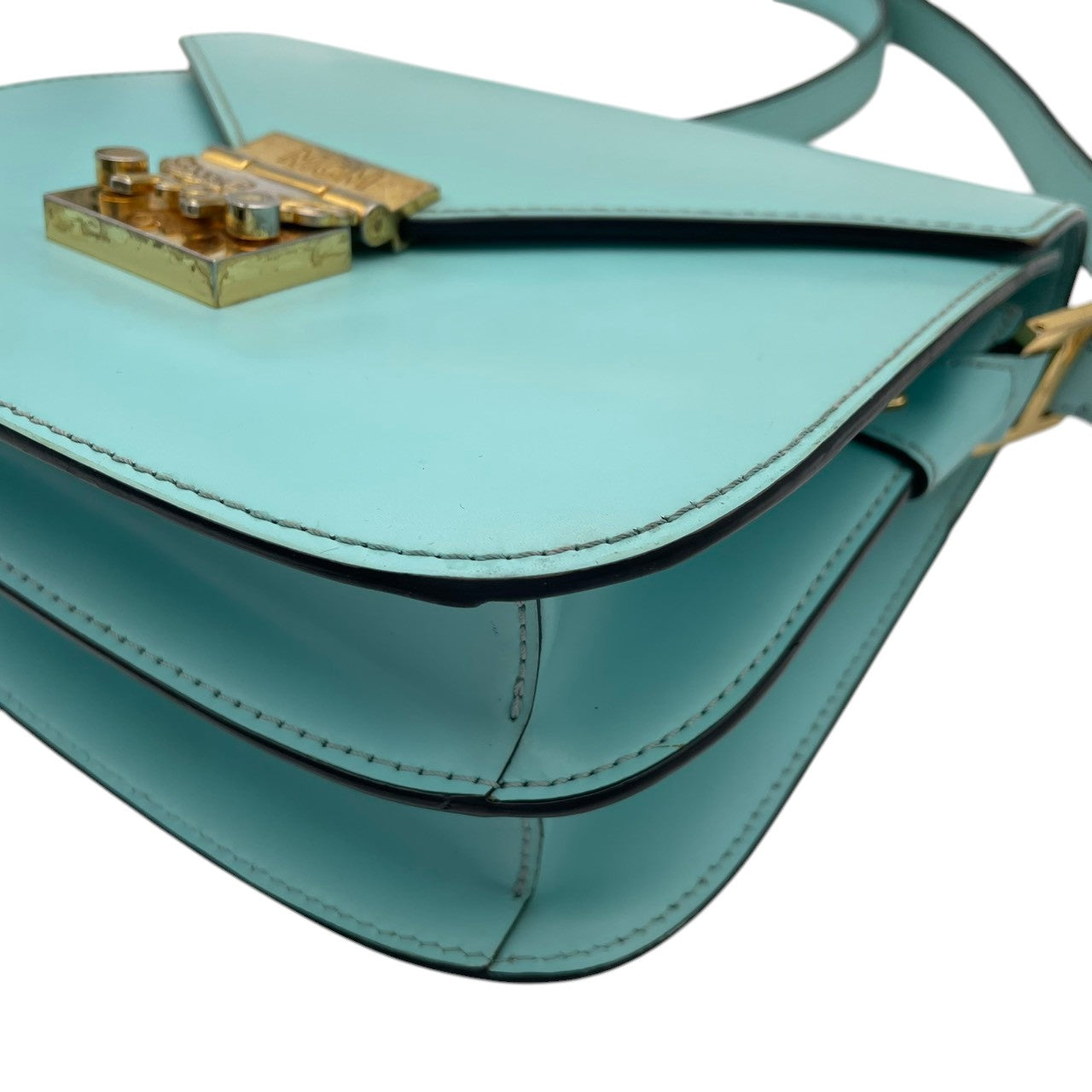 エムシーエム MCM ショルダーバッグ 斜め掛け可 レザー 本革 水色 ライトブルー シルバー金具 ロゴプレート ヴィンテージ ビンテージ クラシック エレガント 上品 カジュアル おしゃれ 鞄 カバン レディース お出かけ デイリーユース ギフト S68