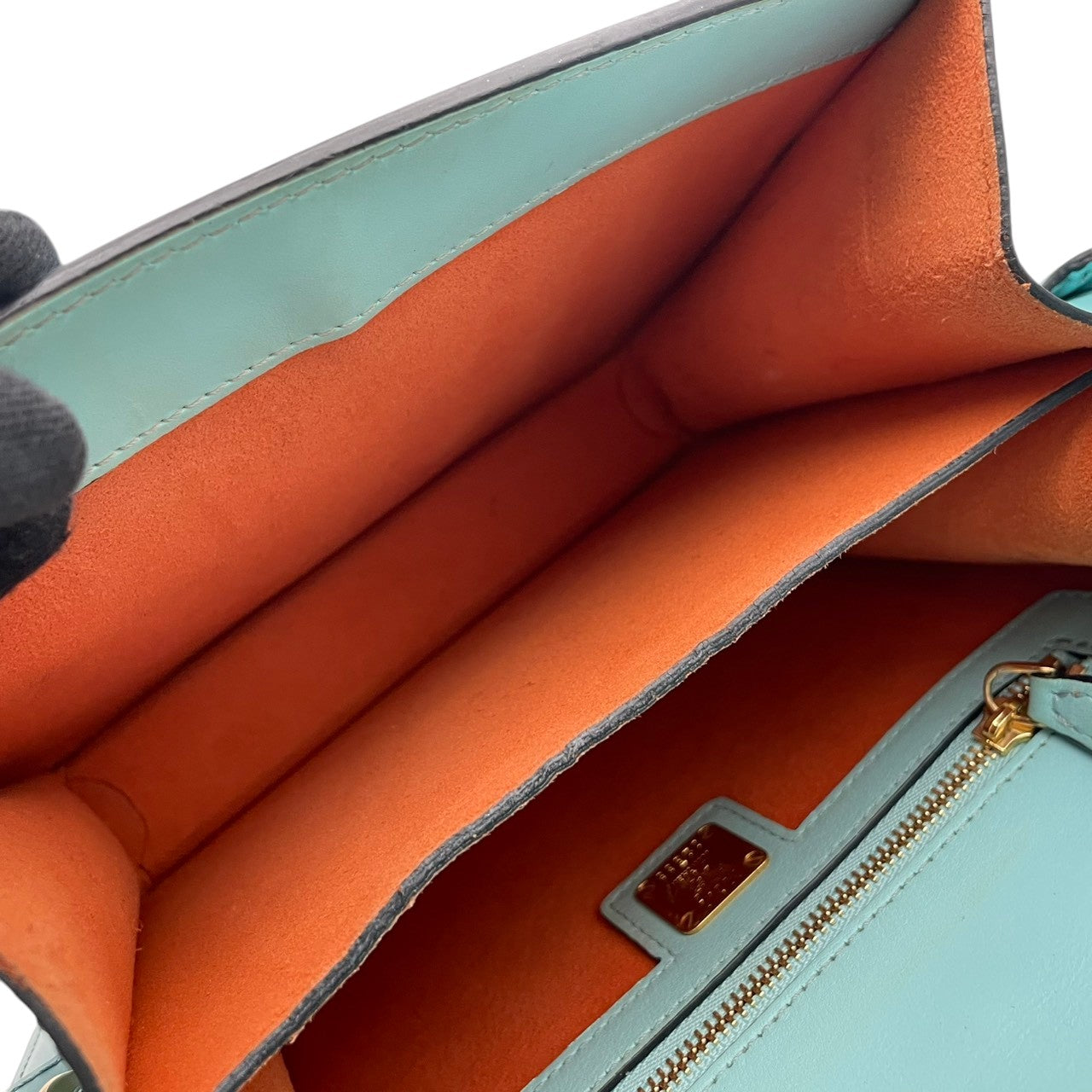 エムシーエム MCM ショルダーバッグ 斜め掛け可 レザー 本革 水色 ライトブルー シルバー金具 ロゴプレート ヴィンテージ ビンテージ クラシック エレガント 上品 カジュアル おしゃれ 鞄 カバン レディース お出かけ デイリーユース ギフト S68