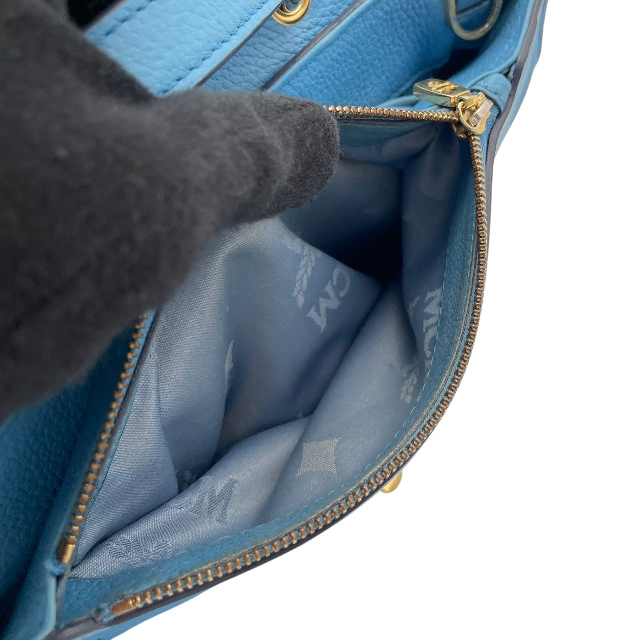 【美品】エムシーエム MCM 2way ハンドバッグ ショルダーバッグ 斜め掛け可 レザー 本革 水色 ライトブルー シルバー金具 ロゴプレート ヴィンテージ ビンテージ クラシック エレガント 上品 鞄 レディース お出かけ 通勤 通学 大容量 S68