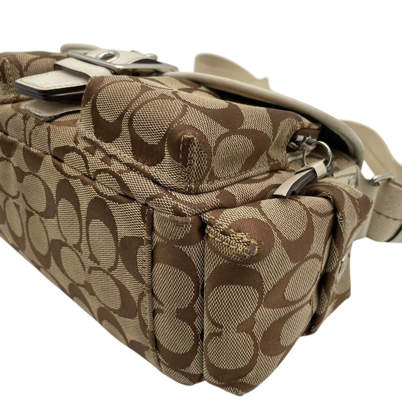 美品 コーチ COACH ショルダーバッグ 斜め掛け可 肩掛け シグネチャー キャンバス レザー 本革 ベージュ ホワイト 白 シルバー金具 ソーホー フラップ ヴィンテージ ビンテージ 希少 レア 鞄 レディース お出かけ 通勤 通学 6835 S54