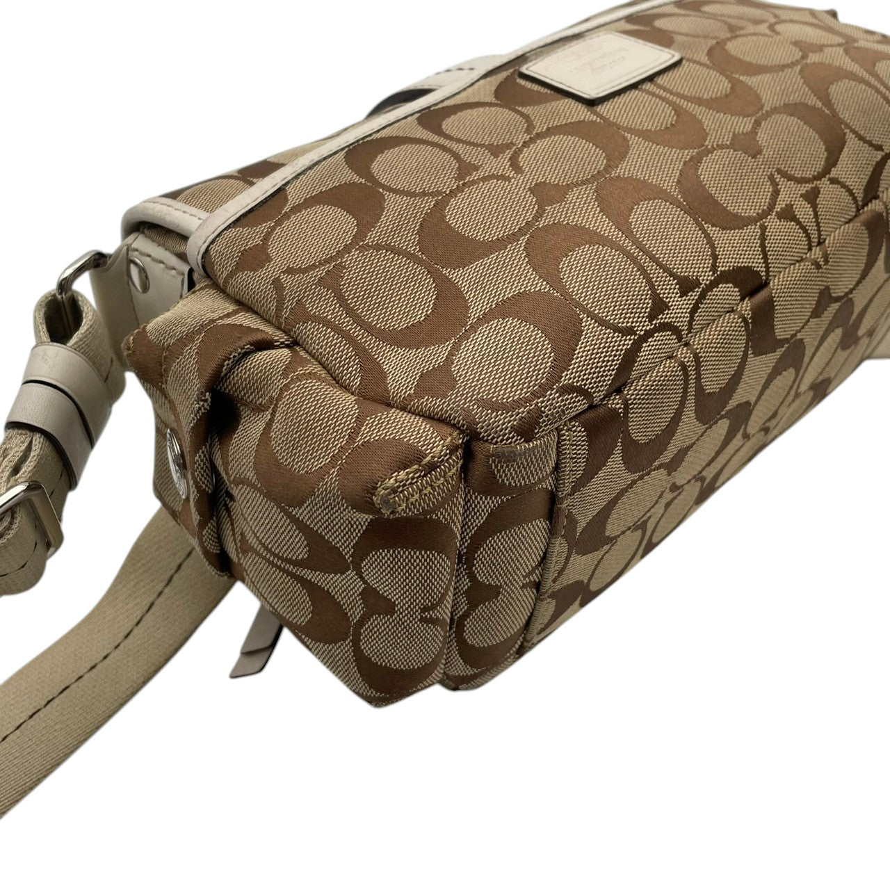 美品 コーチ COACH ショルダーバッグ 斜め掛け可 肩掛け シグネチャー キャンバス レザー 本革 ベージュ ホワイト 白 シルバー金具 ソーホー フラップ ヴィンテージ ビンテージ 希少 レア 鞄 レディース お出かけ 通勤 通学 6835 S54