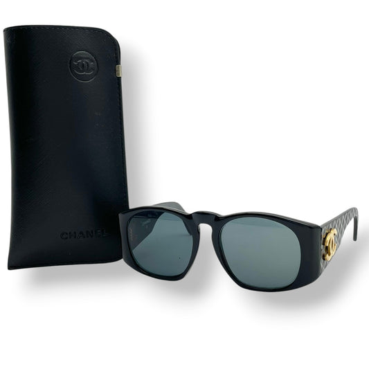 シャネル CHANEL サングラス アイウェア 01450 マトラッセ キルティング ブラック 黒 ゴールド金具 ココマーク ロゴ イタリア製 ビンテージ クラシック エレガント 希少 レア 婦人 レディース 紫外線対策 UVカット ケース付属 M4