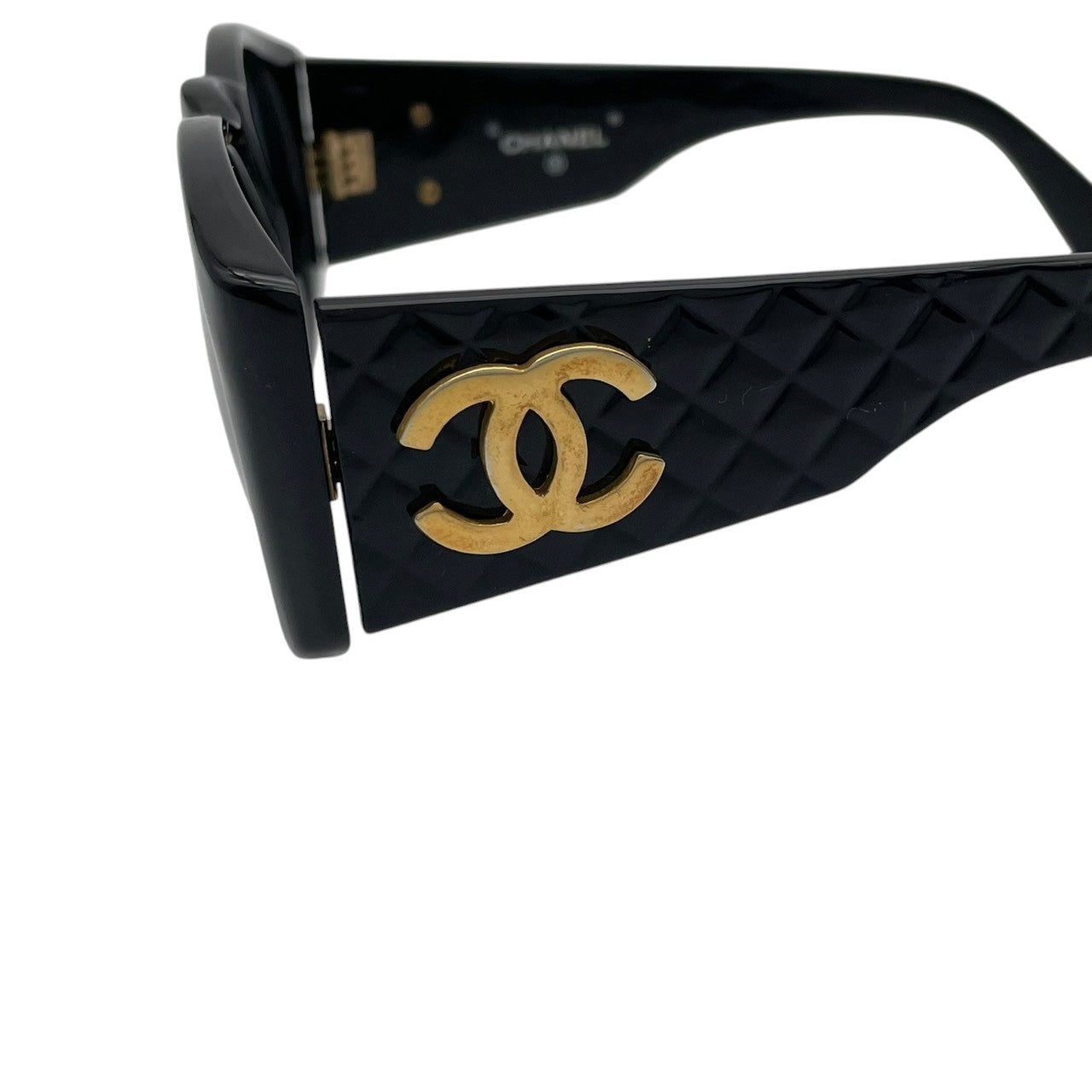 シャネル CHANEL サングラス アイウェア 01450 マトラッセ キルティング ブラック 黒 ゴールド金具 ココマーク ロゴ イタリア製 ビンテージ クラシック エレガント 希少 レア 婦人 レディース 紫外線対策 UVカット ケース付属 M4