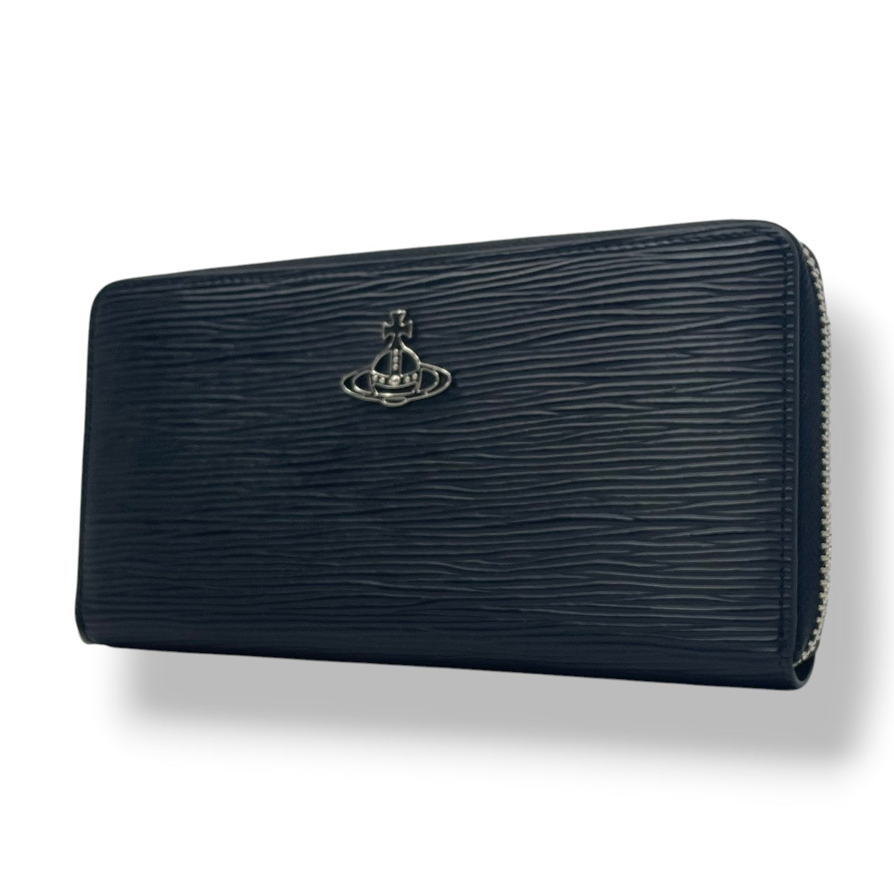 ヴィヴィアンウエストウッド　Vivienne Westwood　長財布　ラウンドファスナー　レザー　本革　黒　ブラック　エンボス　オーブ金具　シルバー金具　札入れ　小銭入れ　カード収納　クラシック　上品　メンズ　レディース　ユニセックス　M2
