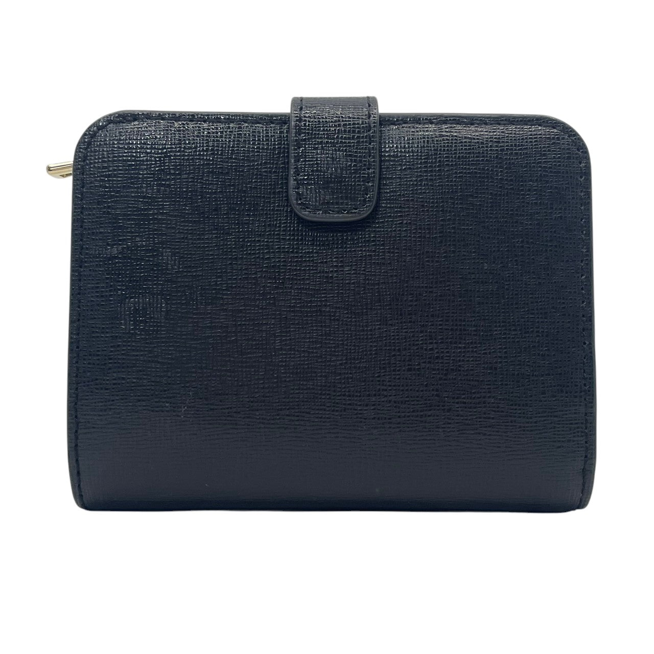 美品　フルラ　FURLA　二つ折り財布　レザー　本革　黒　ブラック　型押し　コンパクトウォレット　ミニ財布　札入れ　小銭入れ　カード収納　ゴールド金具　ロゴ金具　上品　クラシック　レディース　日常使い　M2