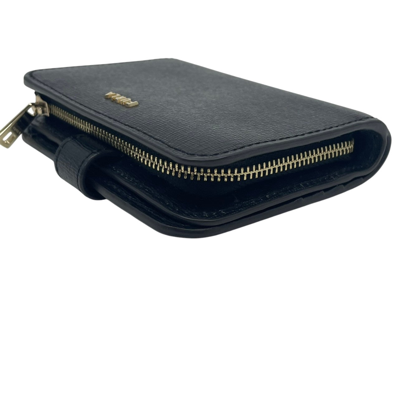美品　フルラ　FURLA　二つ折り財布　レザー　本革　黒　ブラック　型押し　コンパクトウォレット　ミニ財布　札入れ　小銭入れ　カード収納　ゴールド金具　ロゴ金具　上品　クラシック　レディース　日常使い　M2