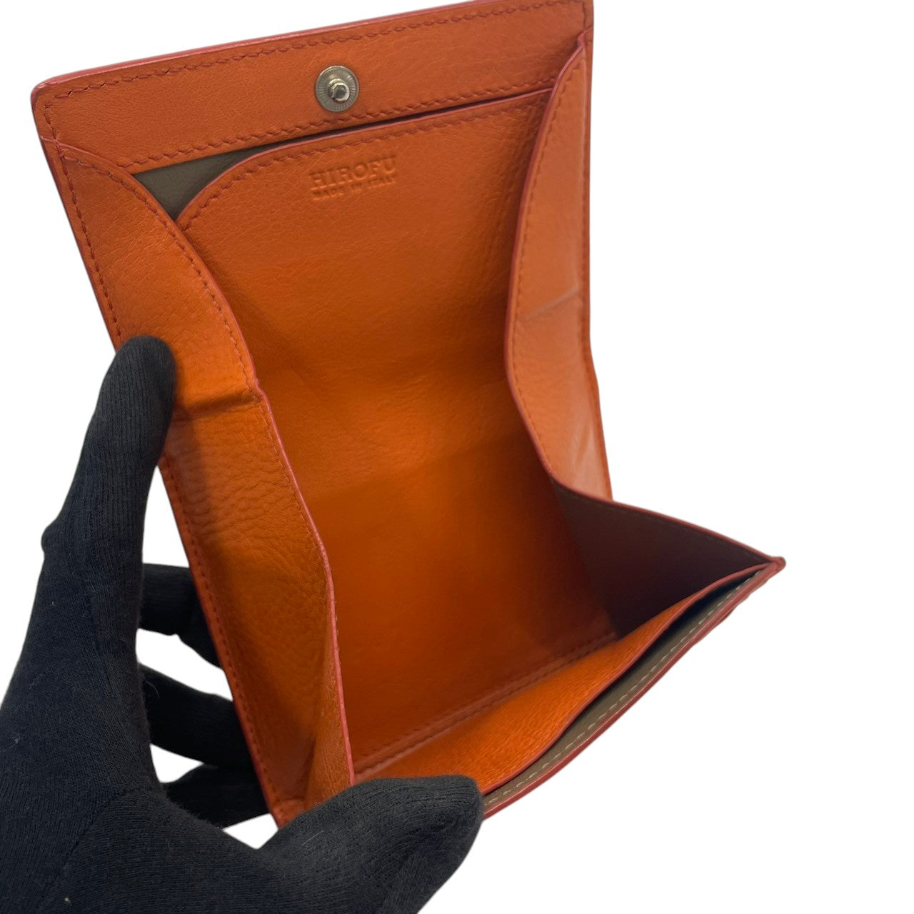 美品　ヒロフ　HIROFU　二つ折り財布　レザー　本革　オレンジ　Hロゴ　コンパクトウォレット　ミニ財布　札入れ　小銭入れ　カード収納　スナップボタン　イタリア製　上品　クラシック　レディース　日常使い　M2