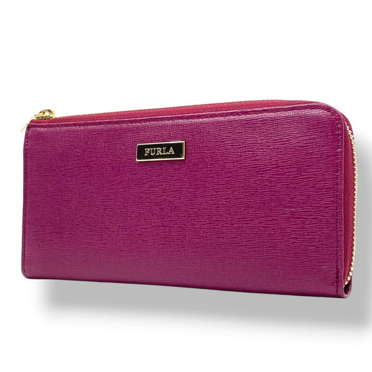 美品 フルラ FURLA BABYLON バビロン 長財布 ラウンドファスナー レザー 本革 紫 パープル 型押し ロングウォレット 札入れ 小銭入れ カード収納 ゴールド金具 ロゴプレート 上品 クラシック レディース 日常使い 収納力 M2