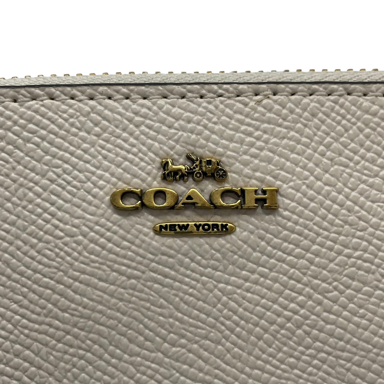 美品 コーチ COACH ミディアム コーナー ジップ ウォレット 二つ折り財布 クロスグレイン レザー 本革 アイボリー ゴールド金具 ロゴ金具 チェーン付き 札入れ 小銭入れ カード収納 コンパクト 上品 レディース 日常使い 収納力 M2