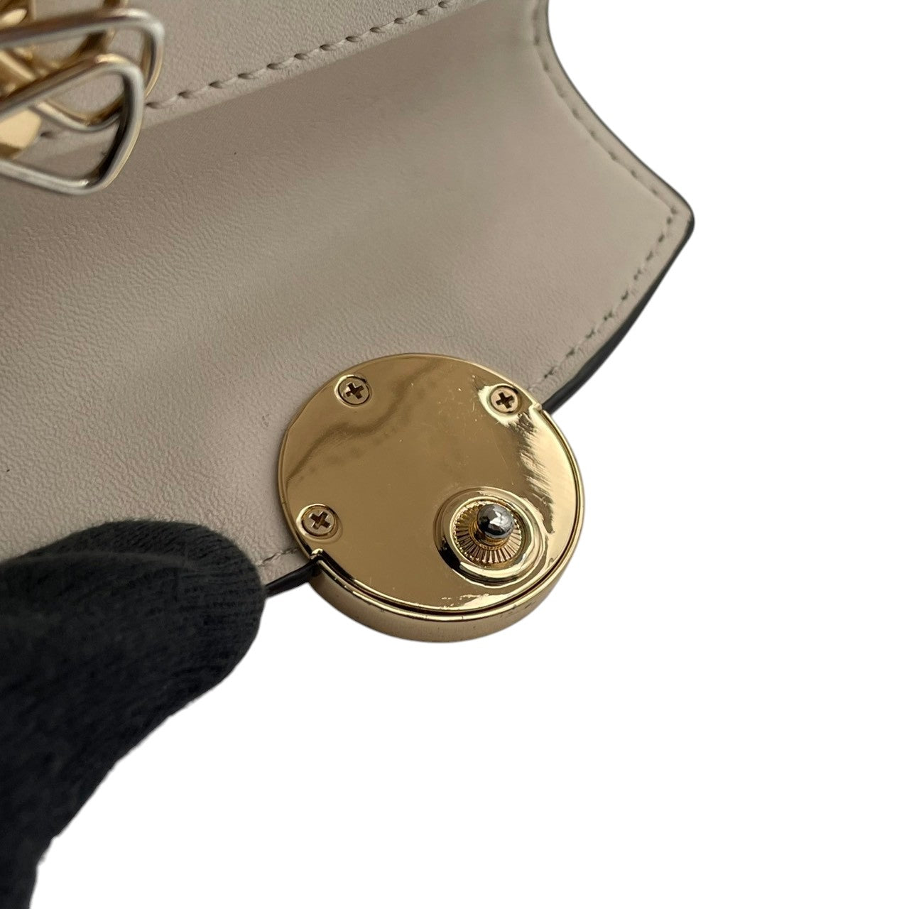 【良品】 マイケルコース MICHAEL KORS キーケース 6連 シグネチャー PVC レザー ベージュ ホワイト 白 ゴールド ロゴ 金具 スタイリッシュ エレガント レディース コンパクト 鍵 収納 定番 人気 おしゃれ かわいい お出かけ M2