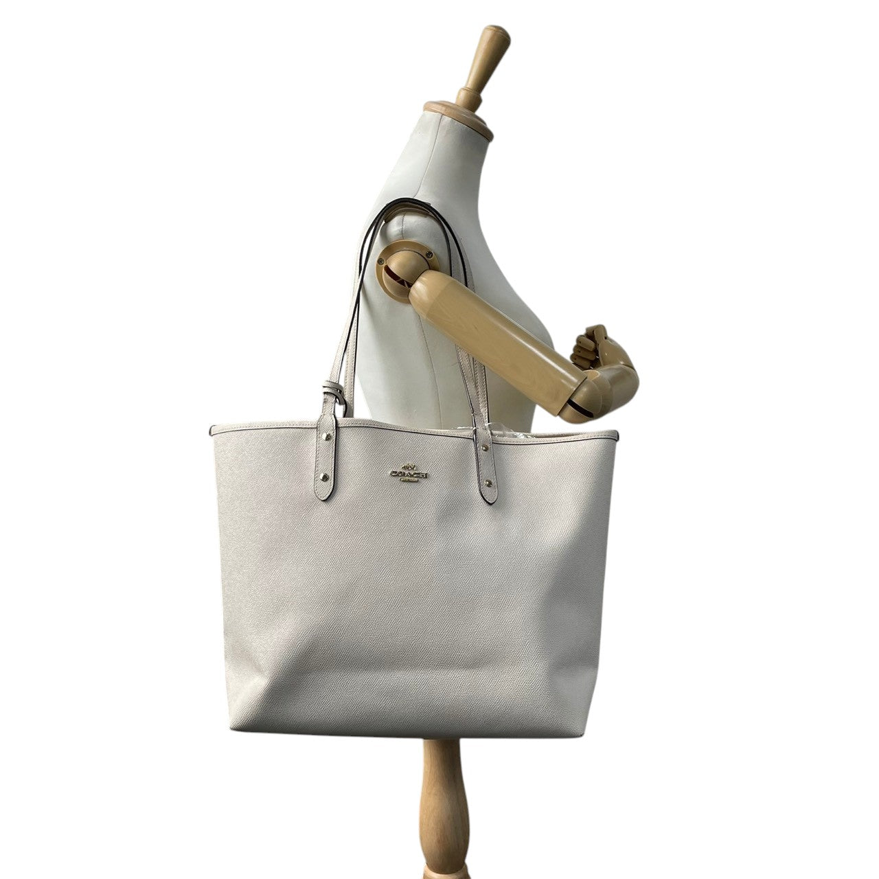 【良品】 コーチ COACH トートバッグ シグネチャー PVC レザー アイボリー ホワイト A4収納可能 大容量 肩掛け可 ワンショルダー 自立可 エレガント クラシック ビンテージ 通勤 通学 お出かけ 普段使い レディース 定番 人気 希少 S3