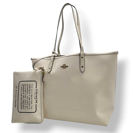 【良品】 コーチ COACH トートバッグ シグネチャー PVC レザー アイボリー ホワイト A4収納可能 大容量 肩掛け可 ワンショルダー 自立可 エレガント クラシック ビンテージ 通勤 通学 お出かけ 普段使い レディース 定番 人気 希少 S3