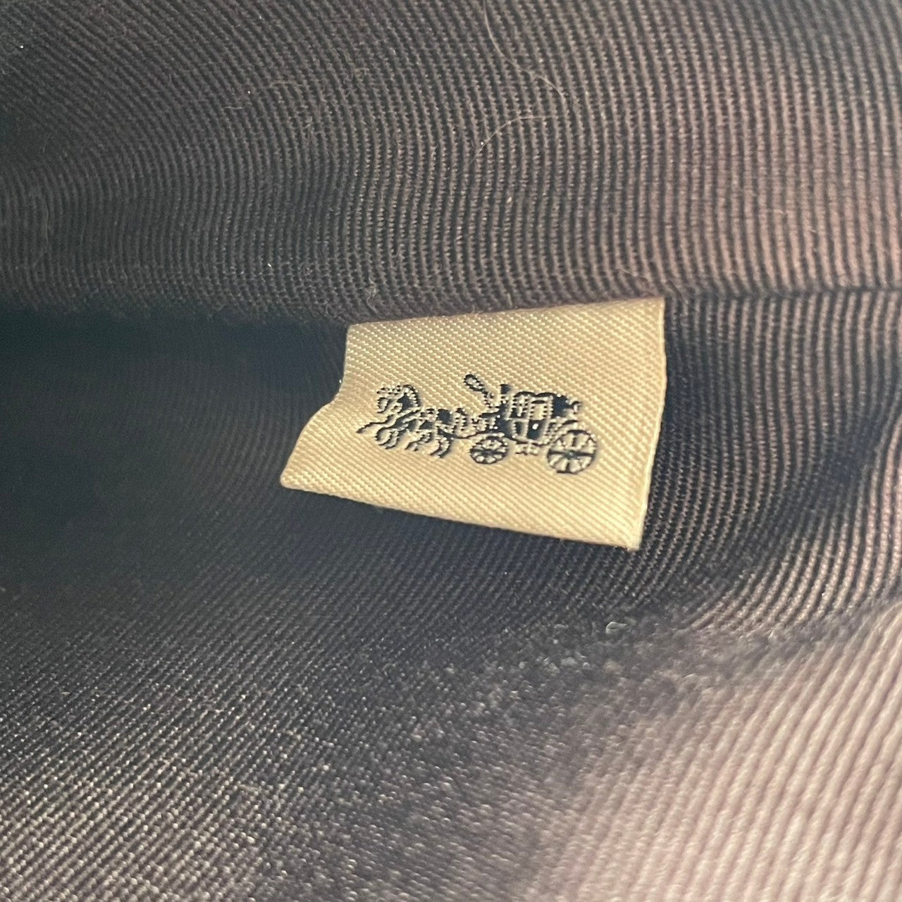 【良品】 コーチ COACH トートバッグ シグネチャー PVC レザー アイボリー ホワイト A4収納可能 大容量 肩掛け可 ワンショルダー 自立可 エレガント クラシック ビンテージ 通勤 通学 お出かけ 普段使い レディース 定番 人気 希少 S3
