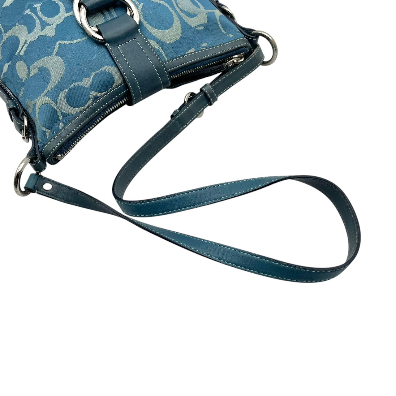 コーチ COACH ショルダーバッグ 斜め掛け可 シグネチャー キャンバス スウェード レザー 青 ブルー シルバー金具 クロスボディ 肩掛け 鞄 カバン ロゴ リングモチーフ エレガント クラシック ヴィンテージ レディース お出かけ トラベル 旅行 S3
