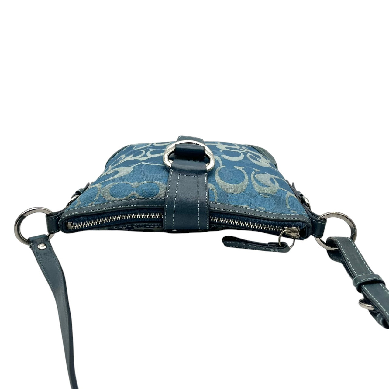 コーチ COACH ショルダーバッグ 斜め掛け可 シグネチャー キャンバス スウェード レザー 青 ブルー シルバー金具 クロスボディ 肩掛け 鞄 カバン ロゴ リングモチーフ エレガント クラシック ヴィンテージ レディース お出かけ トラベル 旅行 S3