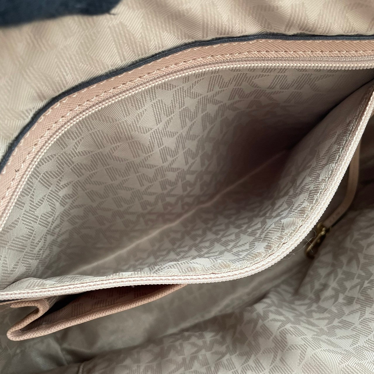 美品 マイケルコース MICHAEL KORS ジェットセット トラベル トートバッグ レザー ピンクベージュ ゴールド金具 ファスナー開閉 肩掛け A4 エレガント 通勤 通学 レディース 30F4GTTT9L S3
