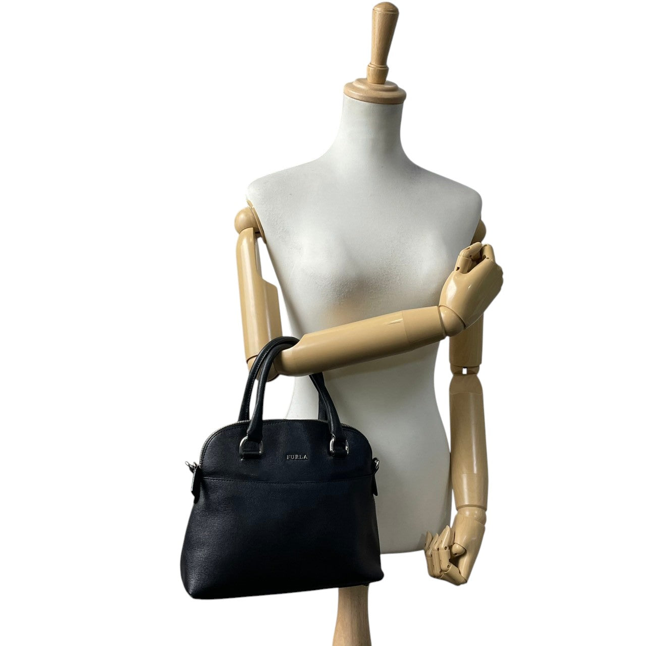 良品 フルラ FURLA 2WAYバッグ ハンドバッグ ショルダーバッグ レザー ブラック 黒 ゴールド金具 ロゴ ファスナー開閉 クロスボディ 斜め掛け エレガント お出かけ デイリーユース 通勤 レディース 鞄 カバン S5