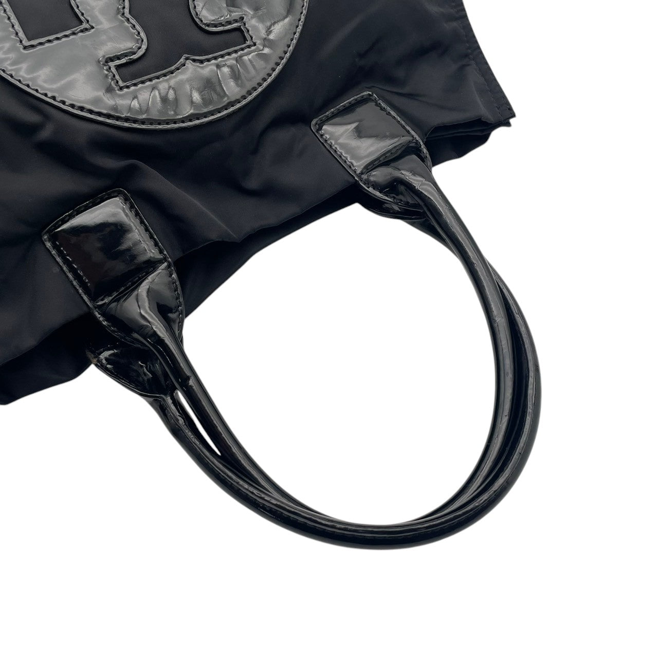 良品 トリーバーチ TORY BURCH エラ トートバッグ ナイロン エナメル ブラック 黒 デカロゴ 大容量 マザーズバッグ A4 軽量 肩掛け デイリーユース エレガント レディース 鞄 カバン S79