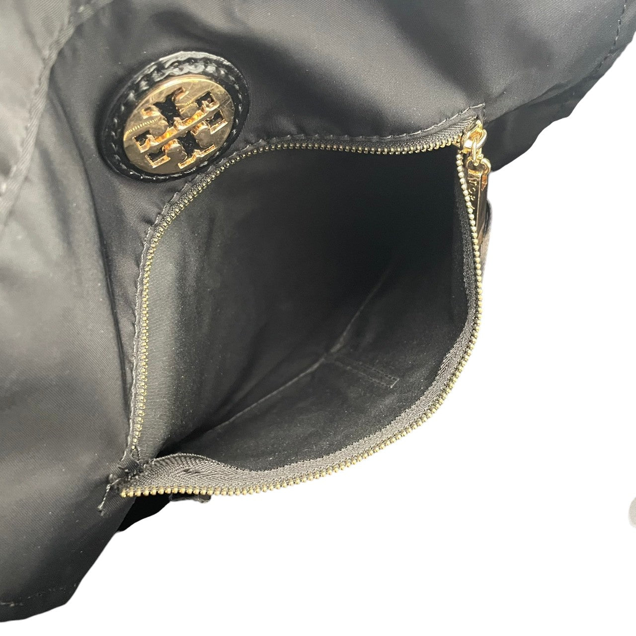 良品 トリーバーチ TORY BURCH エラ トートバッグ ナイロン エナメル ブラック 黒 デカロゴ 大容量 マザーズバッグ A4 軽量 肩掛け デイリーユース エレガント レディース 鞄 カバン S79