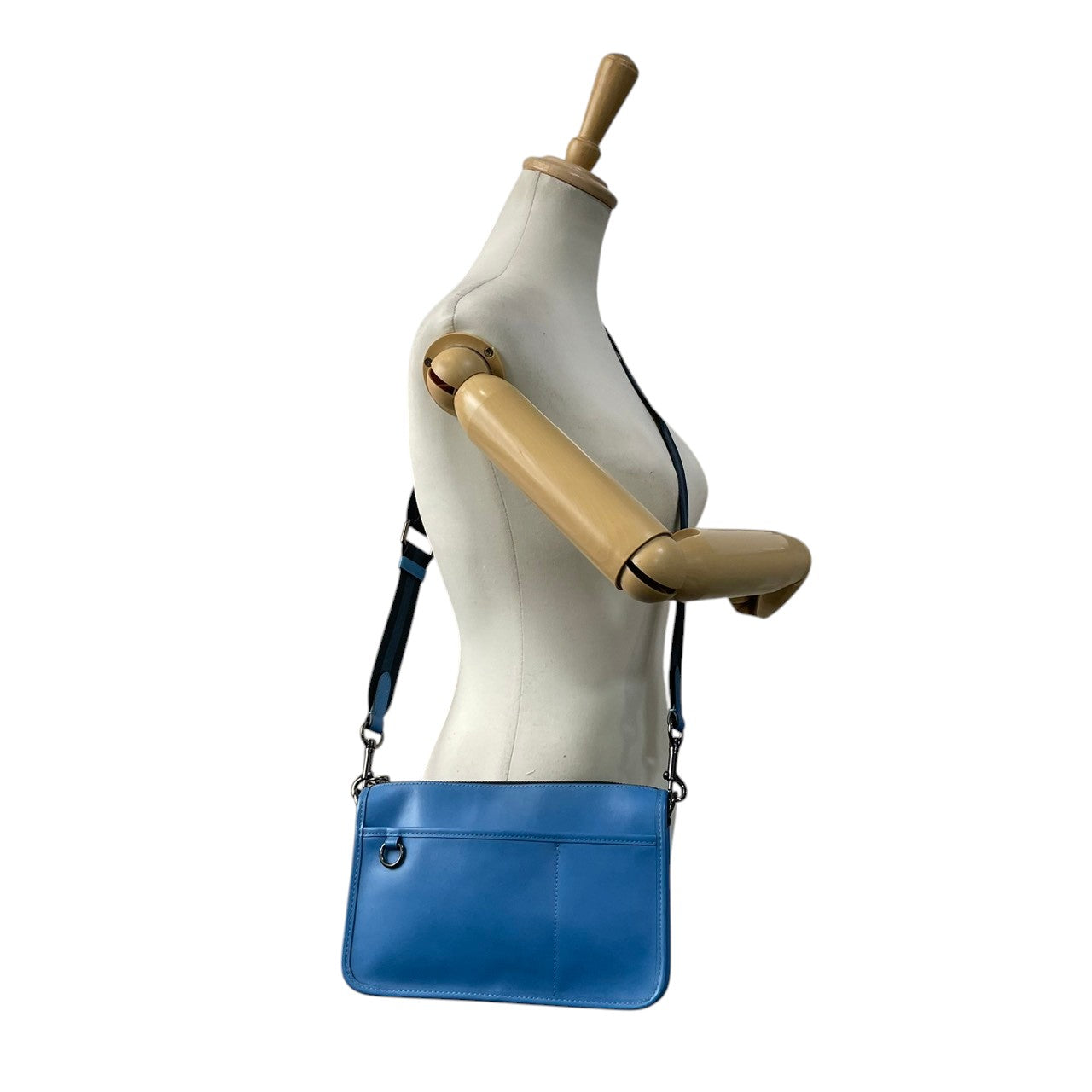 良品 コーチ COACH ショルダーバッグ クロスボディ レザー ブルー 青 ゴールド金具 ロゴチャーム ファスナー開閉 斜め掛け 肩掛け エレガント お出かけ デイリーユース レディース 鞄 カバン C1592 S79