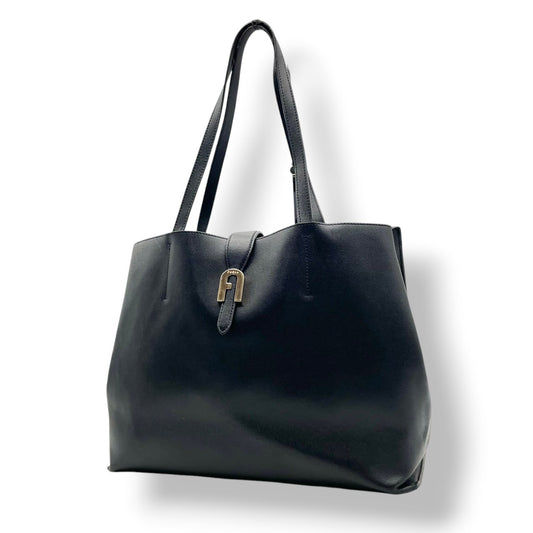 良品 フルラ FURLA トートバッグ ショルダーバッグ レザー ブラック 黒 ゴールド金具 ロゴチャーム 肩掛け A4収納可 大容量 エレガント ビジネス 通勤 通学 デイリーユース レディース 鞄 カバン S79