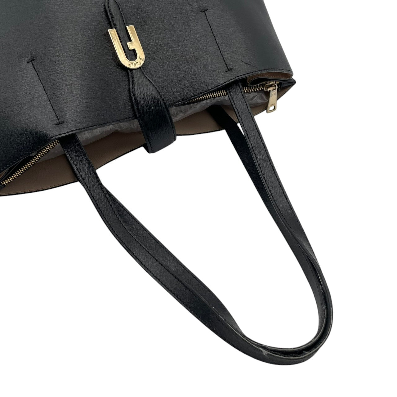 良品 フルラ FURLA トートバッグ ショルダーバッグ レザー ブラック 黒 ゴールド金具 ロゴチャーム 肩掛け A4収納可 大容量 エレガント ビジネス 通勤 通学 デイリーユース レディース 鞄 カバン S79