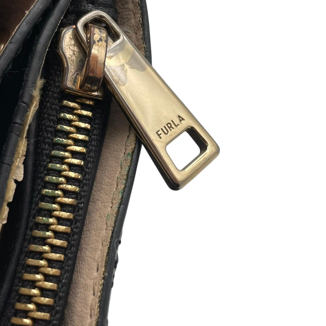 良品 フルラ FURLA トートバッグ ショルダーバッグ レザー ブラック 黒 ゴールド金具 ロゴチャーム 肩掛け A4収納可 大容量 エレガント ビジネス 通勤 通学 デイリーユース レディース 鞄 カバン S79