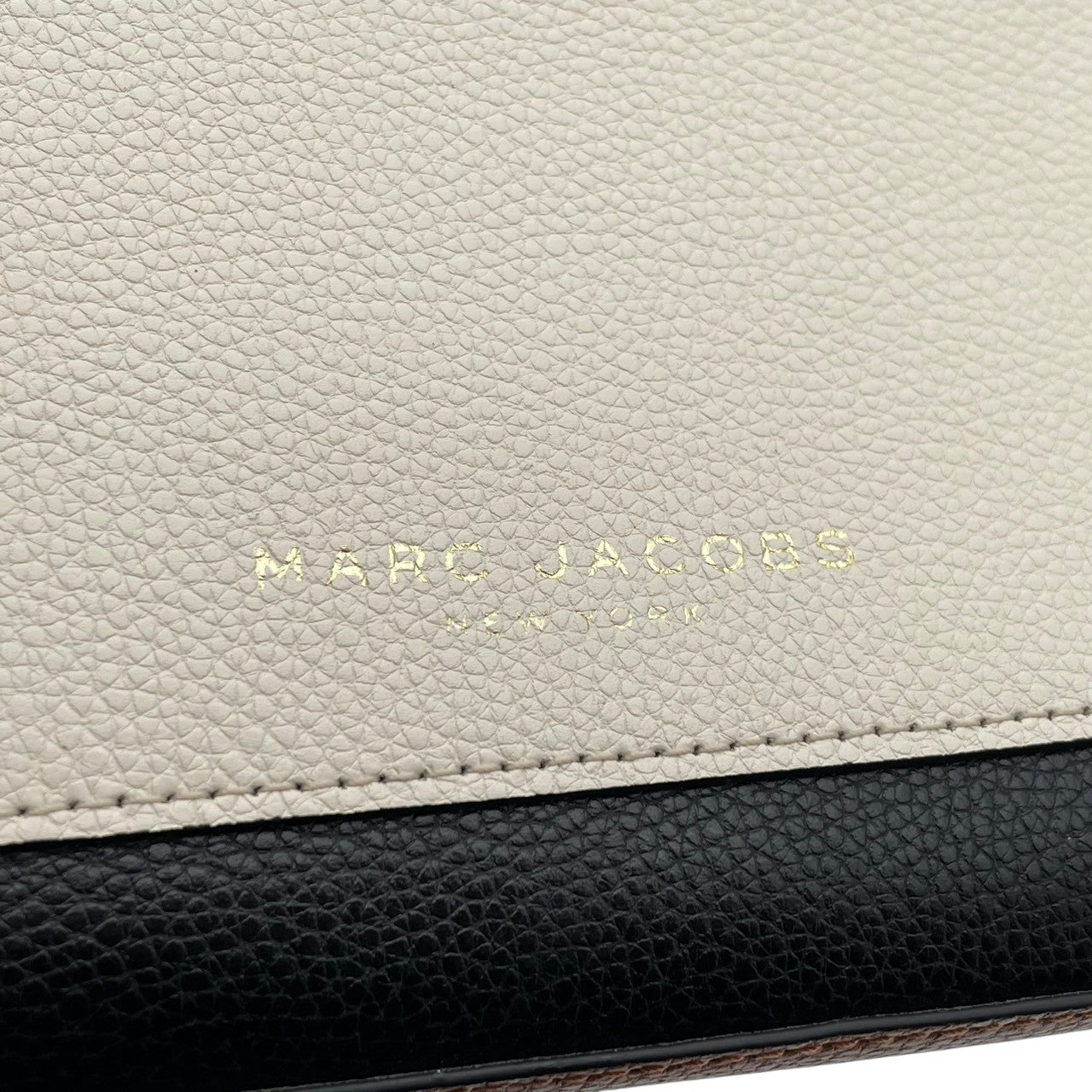【極美品】MARC JACOBS マークジェイコブス スナップショット カメラバッグ クラッチバッグ クロスボディ 斜め掛け レザー ブラック アイボリー バイカラー ゴールド金具 レディース エレガント 上品 お出かけ デイリー M5