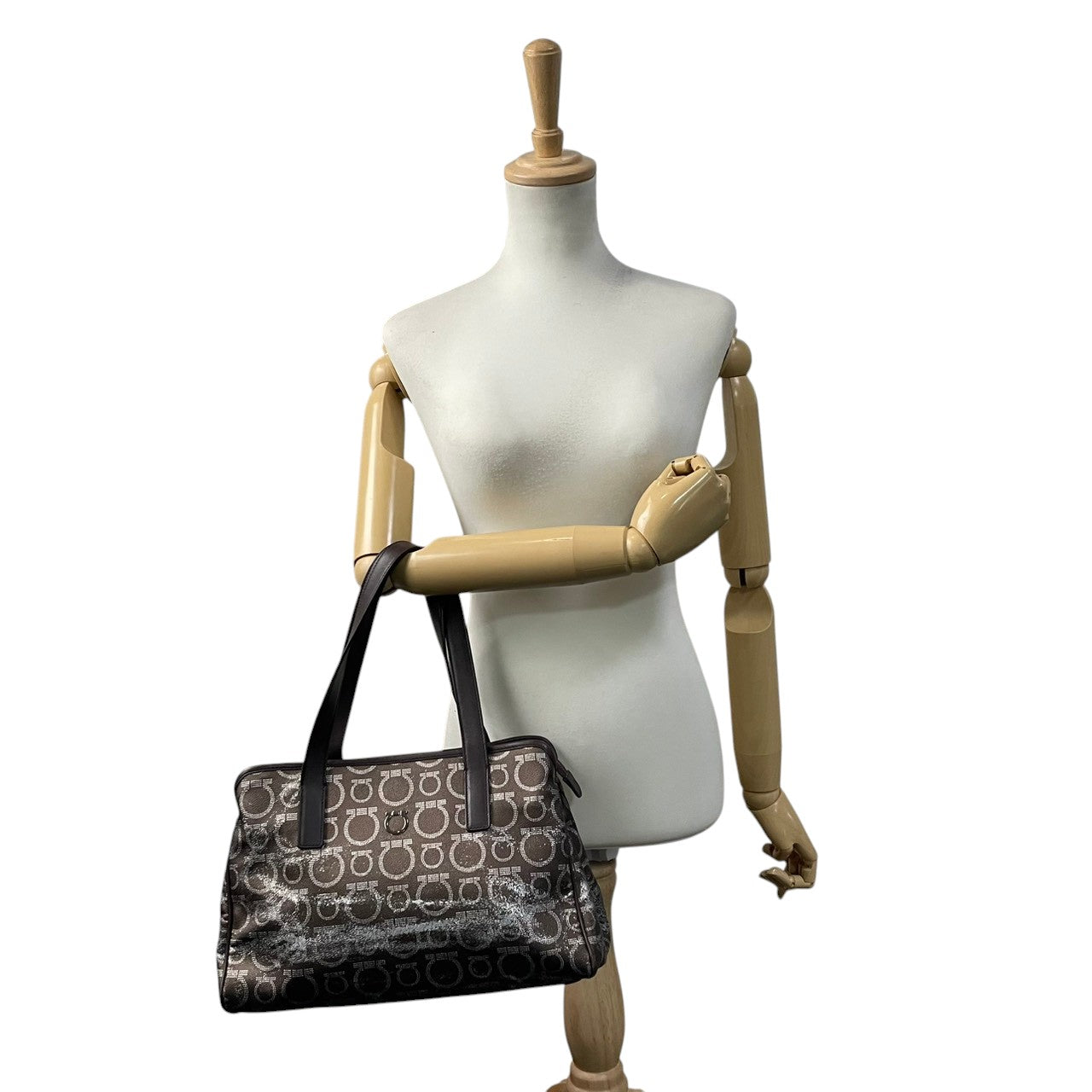 Salvatore Ferragamo フェラガモ ガンチーニ トートバッグ ショルダーバッグ 肩掛け レザー 本革 ブラウン 茶 ゴールド金具 レディース 大容量 鞄 通勤通学 お出かけ エレガント デイリー ヴィンテージ カバン S34