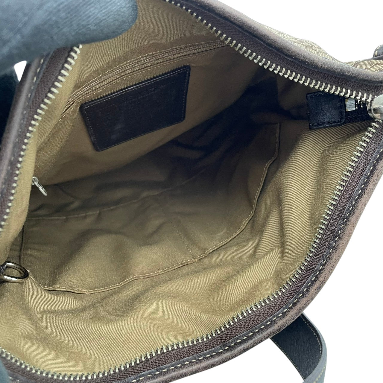 コーチ COACH ミニシグネチャー ショルダーバッグ キャンバス レザー ベージュ ブラウン 総柄 F10944 斜め掛け可 肩掛け ファスナー開閉 シルバー金具 レディース ユニセックス 日常使い クラシック ロングショルダー 収納力 S2