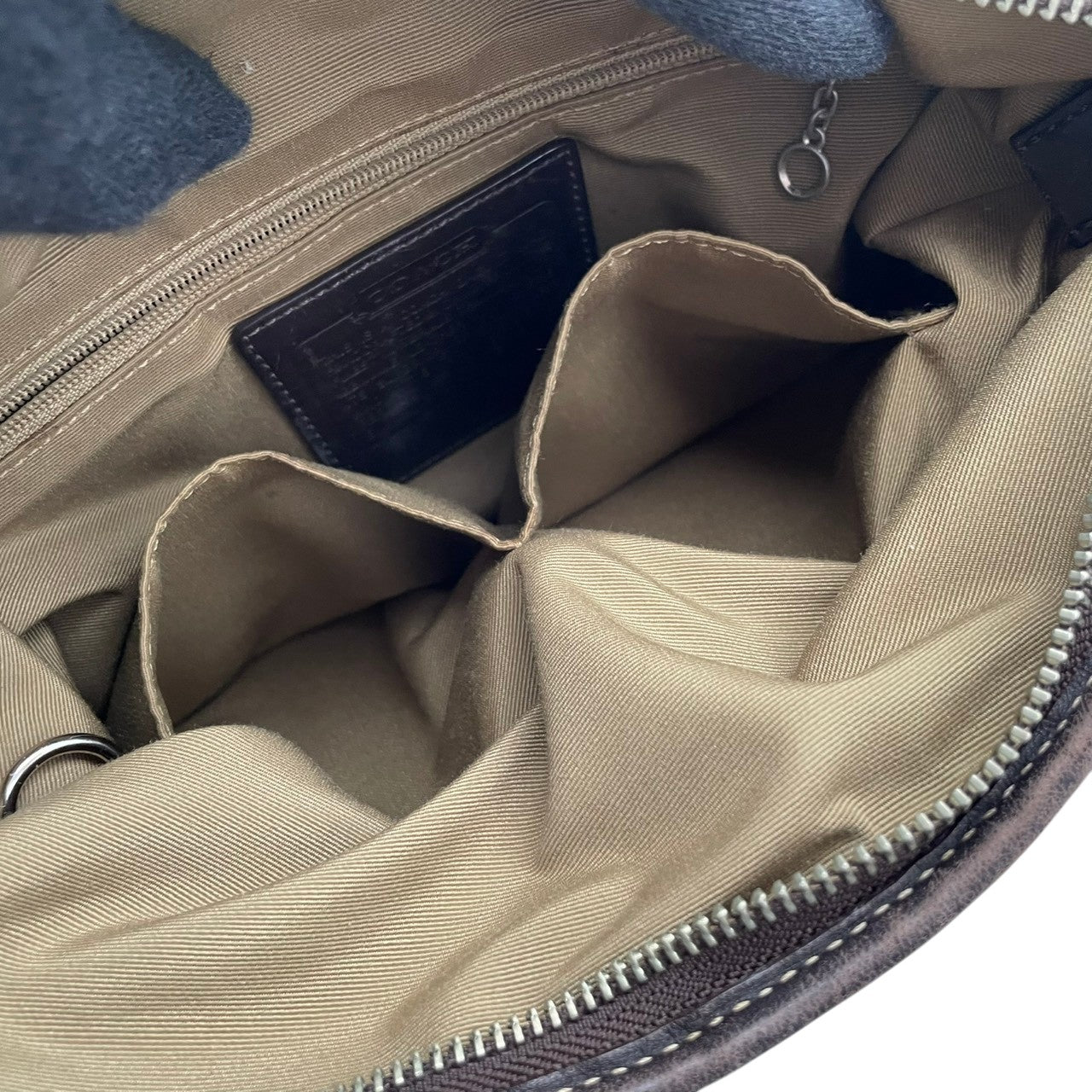 コーチ COACH ミニシグネチャー ショルダーバッグ キャンバス レザー ベージュ ブラウン 総柄 F10944 斜め掛け可 肩掛け ファスナー開閉 シルバー金具 レディース ユニセックス 日常使い クラシック ロングショルダー 収納力 S2
