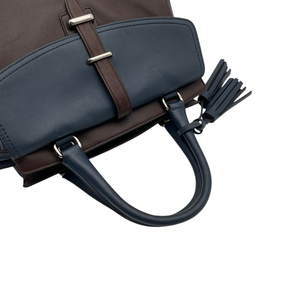 コーチ COACH レガシー ノースサウス サッチェル ハンドバッグ レザー 本革 ブラウン ネイビー バイカラー 26301 F1320 タッセル シルバー金具 フラップ 手持ち トップハンドル レディース 上品 クラシック 日常使い 収納力 S2