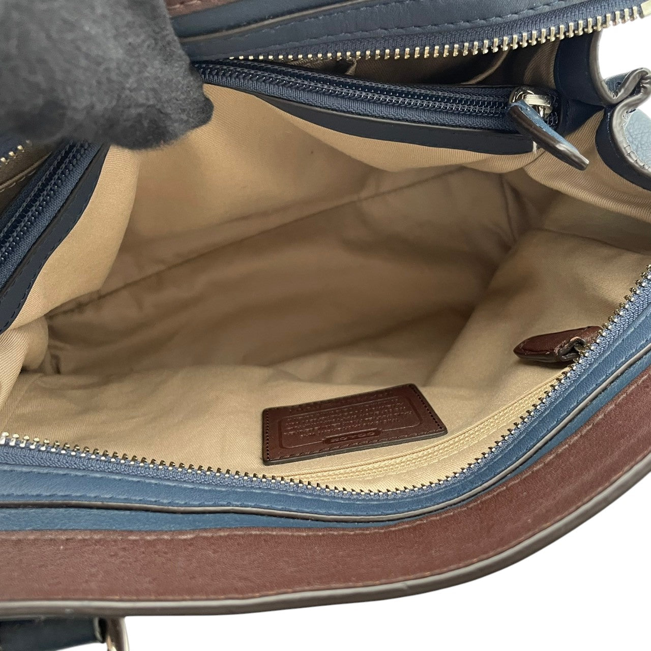 コーチ COACH レガシー ノースサウス サッチェル ハンドバッグ レザー 本革 ブラウン ネイビー バイカラー 26301 F1320 タッセル シルバー金具 フラップ 手持ち トップハンドル レディース 上品 クラシック 日常使い 収納力 S2